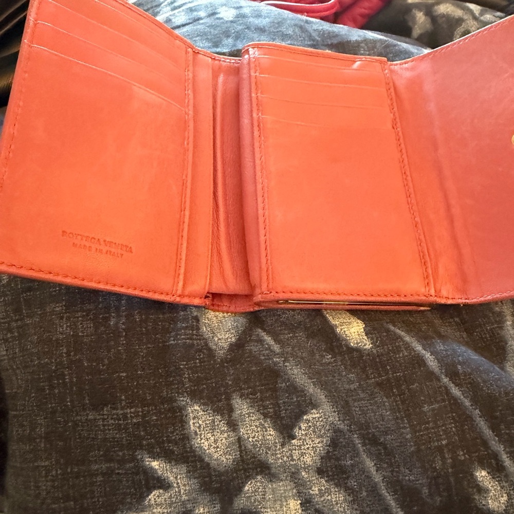 Bottega Veneta Coral Woven Clutch - Picture 7 of 7